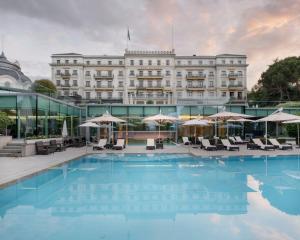 Bazén v ubytování Beau-Rivage Palace nebo v jeho okolí