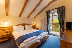 A bed or beds in a room at Hotel Lido - slow & natural living Még 37 kép