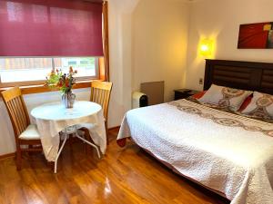 Postel nebo postele na pokoji v ubytování Nubes Hotel