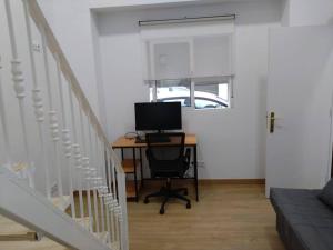 Televízia a/alebo spoločenská miestnosť v ubytovaní Appartment as a Service -El Mejor en Malaga Centro