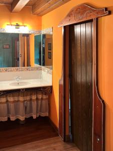 Hotel rural reina Berta的一间浴室