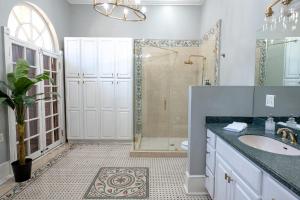 Ένα μπάνιο στο Delight House