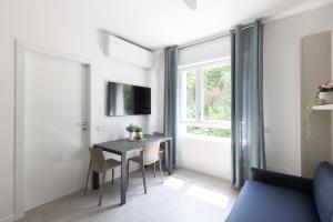 a dining room with a table and chairs and a window at Residence Locatelli in Rho