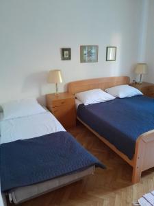 Łóżko lub łóżka w pokoju w obiekcie Apartments VESNA