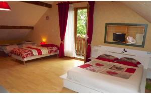 Una cama o camas en una habitación de Le Haut Van
