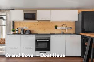 Boat Haus - Casas Flotantes frente a Gibraltar的厨房或小厨房