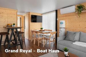 Boat Haus - Casas Flotantes frente a Gibraltar的休息区
