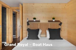Boat Haus - Casas Flotantes frente a Gibraltar客房内的一张或多张床位
