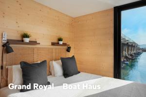 Boat Haus - Casas Flotantes frente a Gibraltar客房内的一张或多张床位