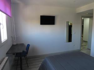 Μια τηλεόραση ή/και κέντρο ψυχαγωγίας στο HOTEL Alojamientos Aviche 6 +10 φωτογραφίες