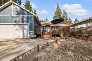 a house with a garage and an umbrella at Casa de Campo - Beautiful mountain home equipped with everything you need for a relaxing getaway! in Big Bear City