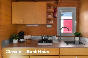 Boat Haus - Casas Flotantes frente a Gibraltar的厨房或小厨房