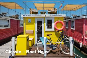 拉利内阿-德拉康塞普西翁Boat Haus - Casas Flotantes frente a Gibraltar的相册照片
