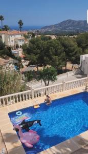 Bazén v ubytovaní Chalet Benidorm alebo v jeho blízkosti