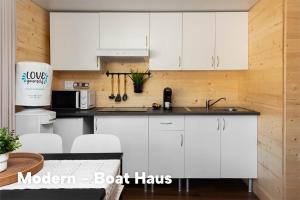 Boat Haus - Casas Flotantes frente a Gibraltar的厨房或小厨房