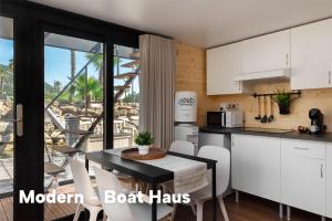 Boat Haus - Casas Flotantes frente a Gibraltar的厨房或小厨房