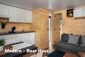 Boat Haus - Casas Flotantes frente a Gibraltar的休息区