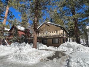 Chalet Georgia - Spacious and cozy home, conveniently close to the heart of Big Bear! talvel