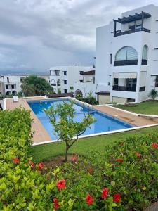 Bazén v ubytování Complexe Bella Vista Cabo Negro Martil Mdiq avec Piscines Plage WIFI nebo v jeho okolí