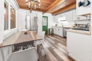 een keuken met witte kasten en een houten plafond bij Ever Serene Cabin - Serenity awaits at this cozy home! in Sugarloaf