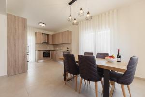 Kuchyň nebo kuchyňský kout v ubytování Kalisun Exclusive Villas