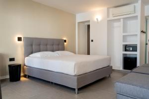Llit o llits en una habitació de Lofos Village