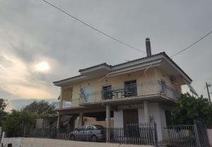 a house with a car parked in front of it at Village House with view in Poullakídha