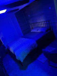 Postelja oz. postelje v sobi nastanitve Casawellness améthyste ou jaspe océan avec jacuzzi intérieur