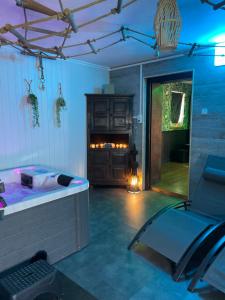 Fotografija v galeriji nastanitve Casawellness améthyste ou jaspe océan avec jacuzzi intérieur v mestu Floreffe