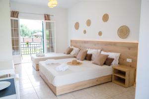 En eller flere senge i et værelse på Tropical Apartments