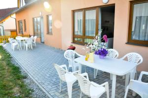A patio or other outdoor area at Rekreace na Lipně
