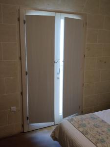 Letto o letti in una camera di GozoWindmill Apartments
