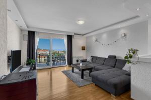 Televízia a/alebo spoločenská miestnosť v ubytovaní Urban Apartment