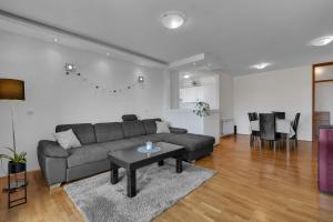 Posedenie v ubytovaní Urban Apartment