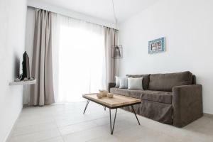 Uma área de estar em Bella vista Suites