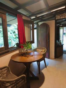 a dining room with a wooden table and chairs at Soul Rise in Taravao