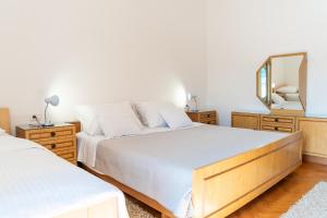 En eller flere senge i et værelse på Apartment IVO near the sea