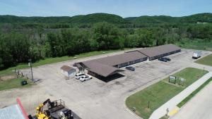 an overhead view of a building with a parking lot at SANDS MOTEL in Boscobel