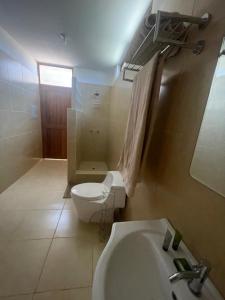 Ranch Los Pinos Vichayito的一间浴室