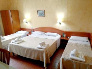 Postel nebo postele na pokoji v ubytování Hotel Ferrari