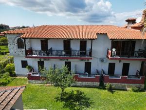Budova, kde se apartmán nachází + 18 fotografií