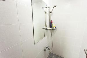 Koupelna v ubytování Danaharu Guesthouse