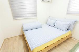 Postel nebo postele na pokoji v ubytování Danaharu Guesthouse