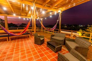 Ranch Los Pinos Vichayito的阳台或露台