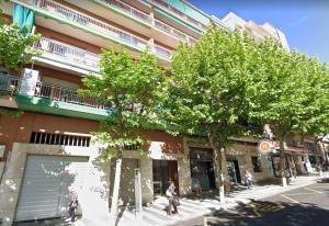 people walking down a street in front of a building at Piso Jùlia in Mataró