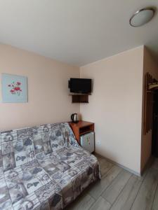 a bedroom with a bed and a flat screen tv at Noce i dnie in Białogóra