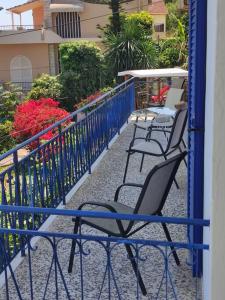 Afbeelding uit fotogalerij van Blue and white apartments 3 in Benitses