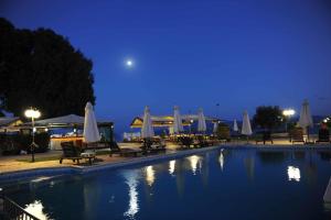 Bazén v ubytování Avantis Suites Hotel nebo v jeho okolí