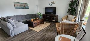 Foto dalla galleria di Boho Cottage - Hot tub and close to Beach a Fort Erie