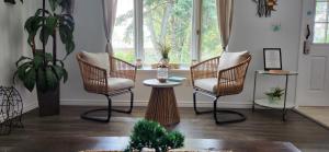 Foto dalla galleria di Boho Cottage - Hot tub and close to Beach a Fort Erie